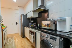 Image 9 - 758527