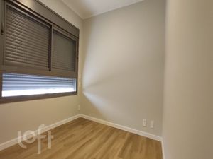 Image 8 - 805069