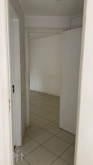 Image 10 - 806250
