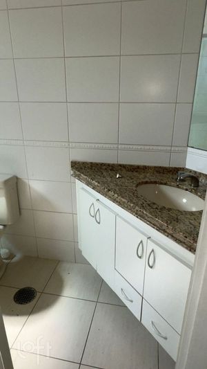 Image 13 - 806250