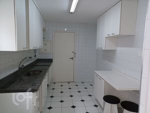 Image 6 - 806447