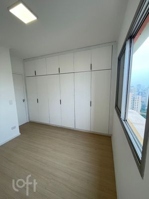 Image 12 - 806462