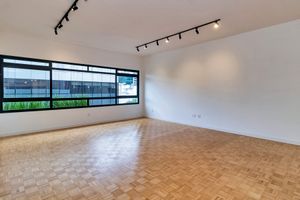 Image 3 - 806522