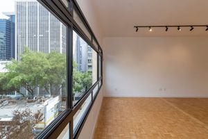 Image 32 - 806522