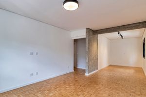 Image 11 - 806522