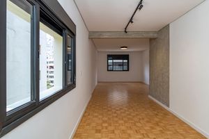 Image 24 - 806522