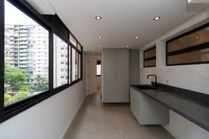 Image 25 - 806522