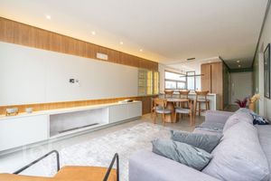 Image 18 - 806670