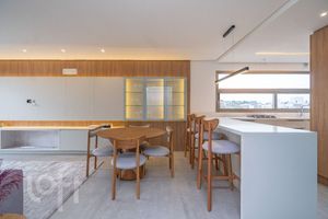 Image 4 - 806681