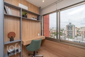 Image 6 - 806681