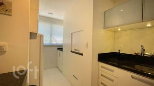 Image 3 - 806811