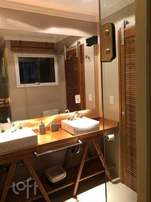 Image 8 - 807353