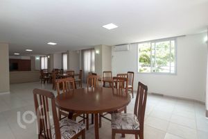 Image 17 - 807657