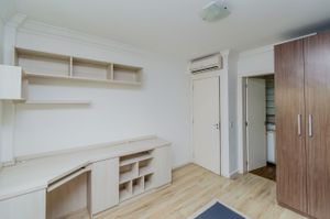 Image 19 - 807684