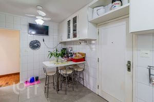 Image 4 - 807725