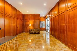 Image 30 - 807725