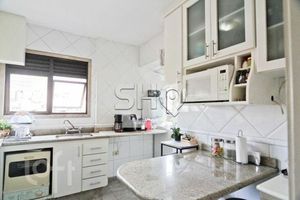 Image 17 - 807728