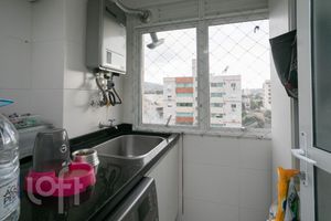 Image 37 - 807811