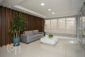 Image 3 - 807811