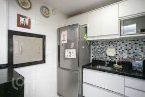 Image 32 - 807811