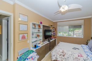 Image 9 - 807903