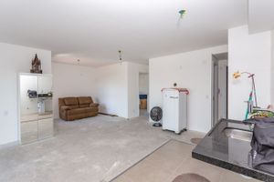 Image 9 - 807949