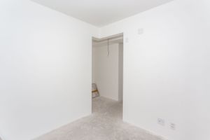 Image 22 - 807949