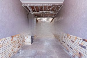 Image 21 - 808119