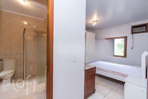 Image 19 - 808119