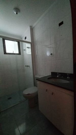 Image 13 - 808422
