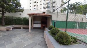Image 35 - 808422