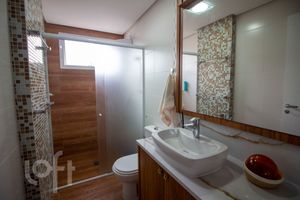 Image 17 - 808565