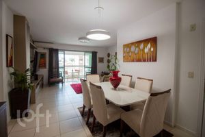 Image 3 - 808565