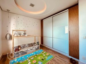 Image 18 - 808581