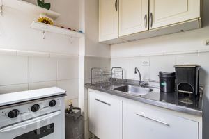 Image 9 - 808583
