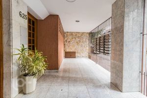 Image 19 - 808583