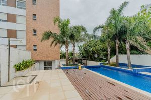 Image 30 - 808892