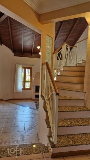 Image 19 - 809041