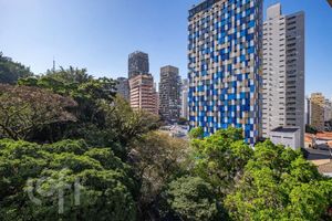 Image 40 - 809677