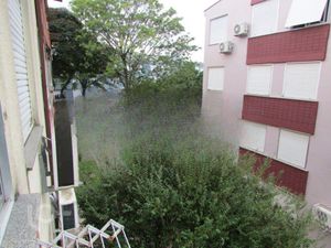 Image 10 - 809730