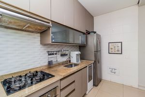 Image 20 - 809744