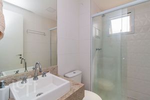 Image 34 - 809744