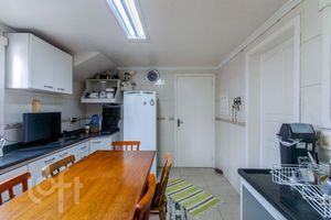 Image 25 - 809818