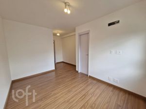 Image 3 - 810028