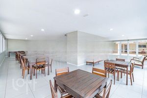 Image 26 - 810032