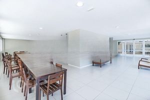Image 28 - 810032