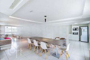 Image 19 - 810032