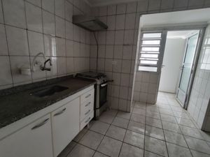 Image 10 - 810082