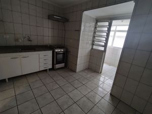 Image 11 - 810082