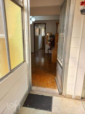 Image 29 - 810222